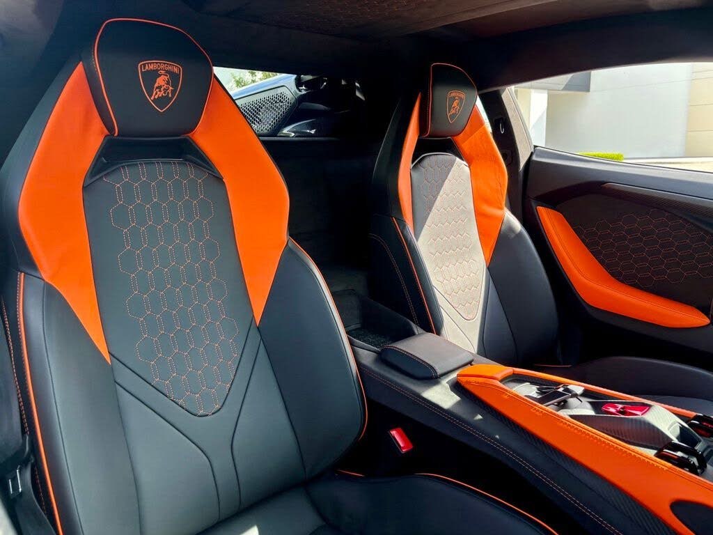 Lamborghini Revuelto
