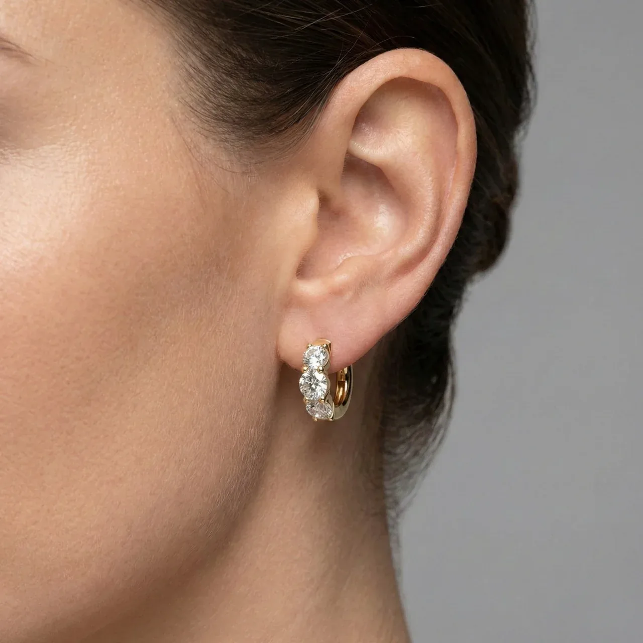 Aro Boulevard de diamantes llevado en la oreja