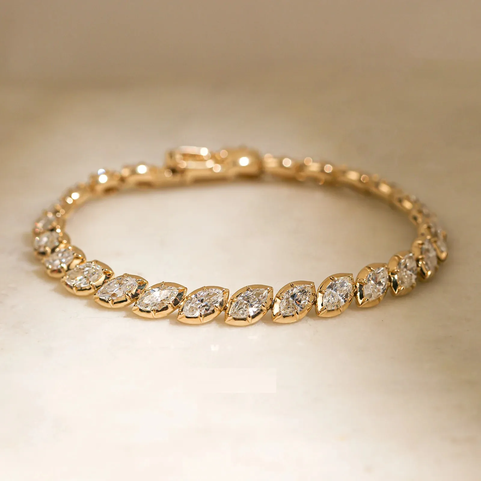 Pulsera Hira de oro amarillo con diamantes marquesa