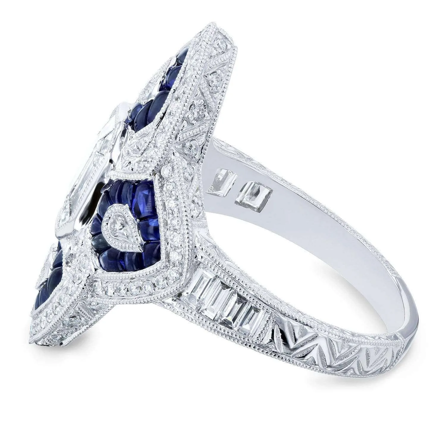Perfil del anillo escudo con zafiros y diamantes